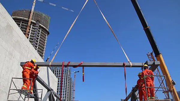 Стальная конструкция у входа на 3-ю линию метро Наньнина