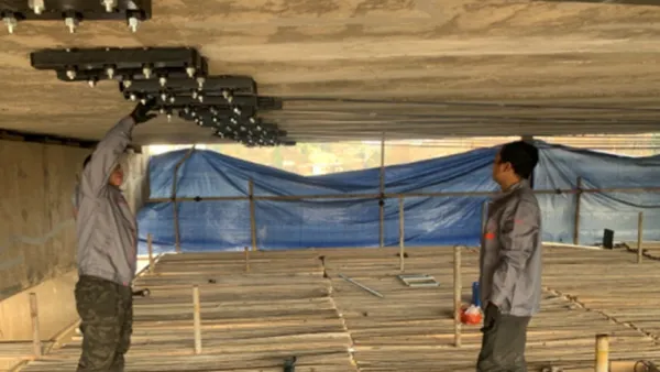 Многослойная предварительно напряженная арматура моста из углепластиковых плит