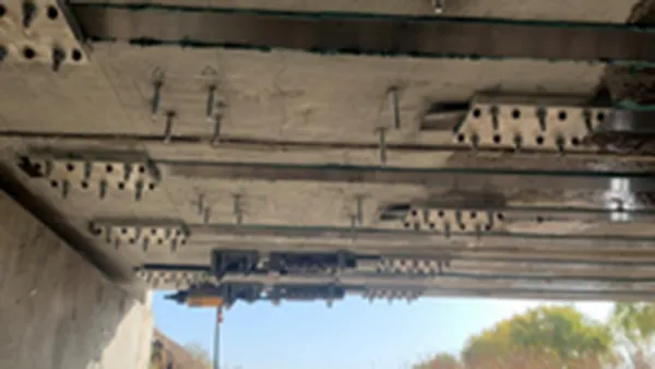 Предварительно напряженная арматура из углепластиковых плит для дорог и мостов